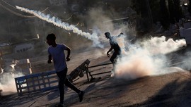 FOTO: Bentrok Pecah Usai Tentara Israel Tembak Pria Palestina