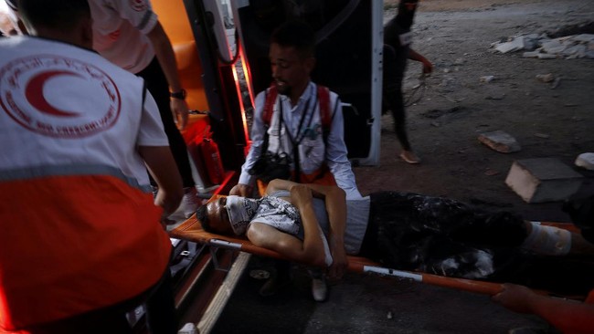 FOTO: Bentrok Pecah Usai Tentara Israel Tembak Pria Palestina