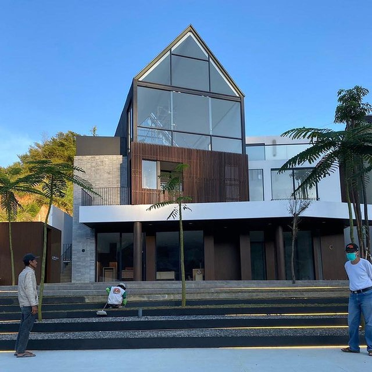 Rachel Vennya sedang membangun sebuah villa mewah di Bandung&period; Yuk kita intip desainnya&excl;