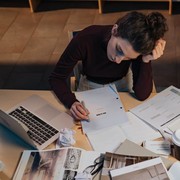 7 Kiat Mudah Agar Pekerjaan Selesai Tepat Waktu, Nggak Mepet Deadline yang Buat Stres!