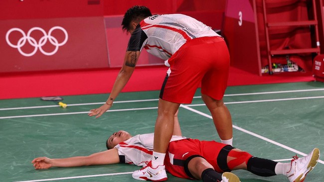 Greysia Polii memastikan kondisinya baik-baik saja meski sempat kesulitan berdiri pada akhir pertandingan lawan Du Yue/Li Yin Hui di Olimpiade Tokyo 2020.