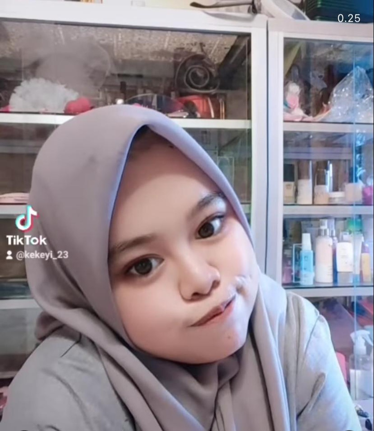 Penampilan terbaru Kekeyi tengah jadi sorotan&period; Ia disebut makin langsing dengan pipi terus&period; Yuk kita intip&excl;