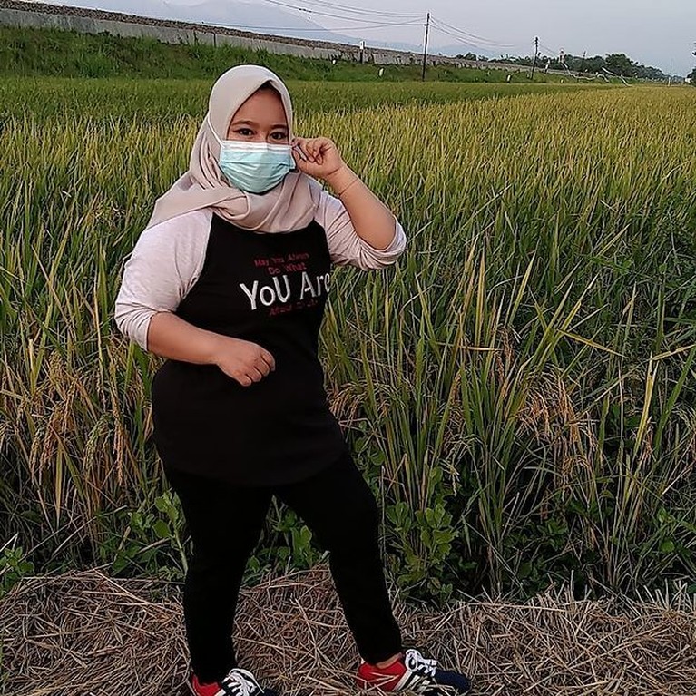 Intip Penampilan Terbaru Kekeyi Tuai Pujian Penampilan terbaru Kekeyi tengah jadi sorotan. Ia disebut makin langsing dengan pipi terus. Yuk kita intip!