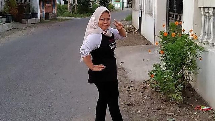 Intip Penampilan Terbaru Kekeyi Tuai Pujian Penampilan terbaru Kekeyi tengah jadi sorotan. Ia disebut makin langsing dengan pipi terus. Yuk kita intip!