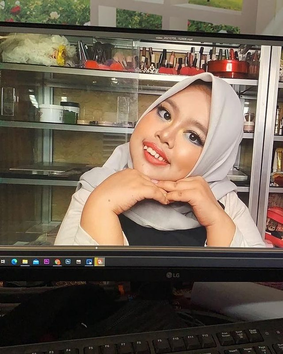 Penampilan terbaru Kekeyi tengah jadi sorotan&period; Ia disebut makin langsing dengan pipi terus&period; Yuk kita intip&excl;