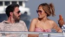 Pasangan Jennifer Lopez dan Ben Affleck tampaknya kini mulai berani menampakkan kemesraan di depan umum&period; Yuk intip&excl;