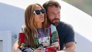 Pasangan Jennifer Lopez dan Ben Affleck tampaknya kini mulai berani menampakkan kemesraan di depan umum&period; Yuk intip&excl;