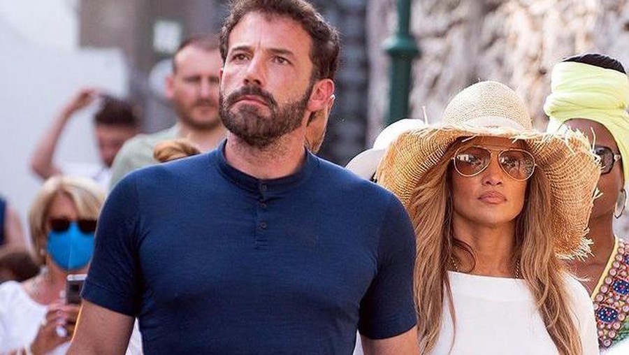 Pasangan Jennifer Lopez dan Ben Affleck tampaknya kini mulai berani menampakkan kemesraan di depan umum. Yuk intip!
