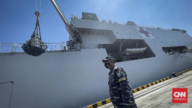 FOTO: 24 Jam Produksi Oksigen di KRI Dr Soeharso-990