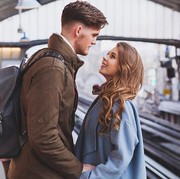 5 Zodiak yang Dikenal Paling Charming, Nggak Heran Banyak yang Suka Nih!