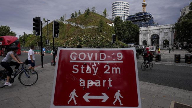 FOTO: Bukit 'Teletubbies' yang Muncul di London