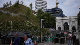 Mirip Rumah Teletubbies, Bukit Buatan di London Dicemooh