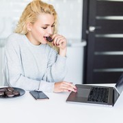 WFH Antistres, 5 Rekomendasi Camilan Sehat Ini Cocok Menemanimu Kerja