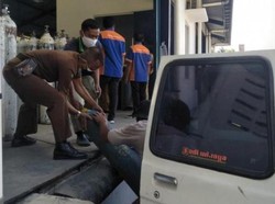 Ambulans Sibuk Angkut Pasien-Jenazah, Mobil Tahanan Antar Tabung Oksigen di Jatim