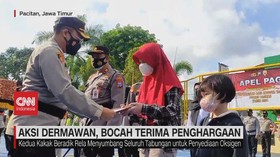 VIDEO: Aksi Dermawan, Bocah Terima Penghargaan