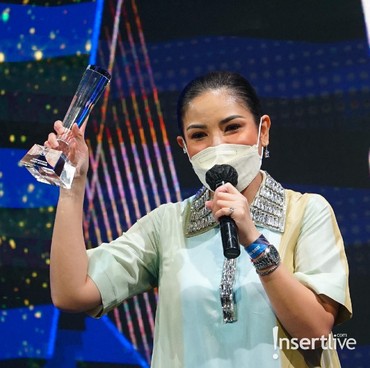 Nindy Ayunda Dinobatkan 'Loveable Celebrity' di Insert 18th Anniversary