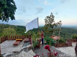 Bendera Putih Sudah Berkibar, Lahan Wisata Gunung Kuniran pun Dijual