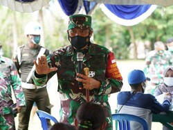 Tinjau Vaksinasi Warga di Manokwari, Pangdam Kasuari Luruskan Hoax soal Vaksin