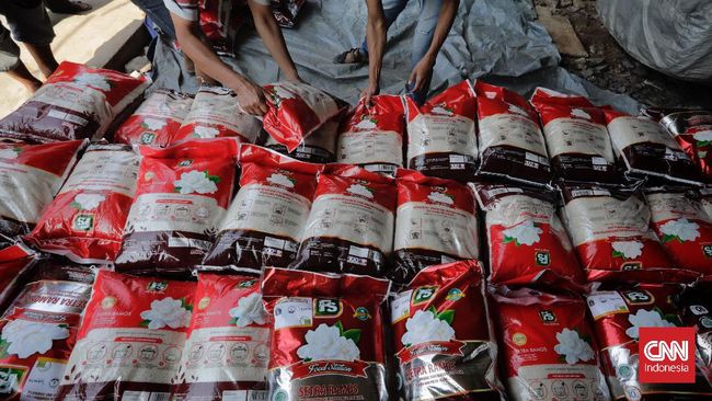 Nilai Tukar Suara dan Pemanfaatan Status Petahana Keberadaan sejumlah Menteri yang diduga memiliki misi untuk 2024 mesti diwaspadai lantaran berpeluang menumpang kebijakan pemerintah demi popularitasnya.