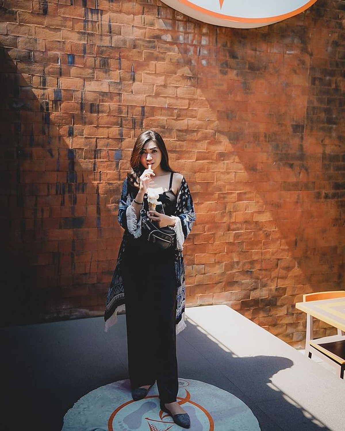 Cyndyana Lorens adik Kriss Hatta yang merupakan seorang eks pramugari mengumumkan bahwa ia memutuskan menjadi mualaf&period; Yuk intip&excl;