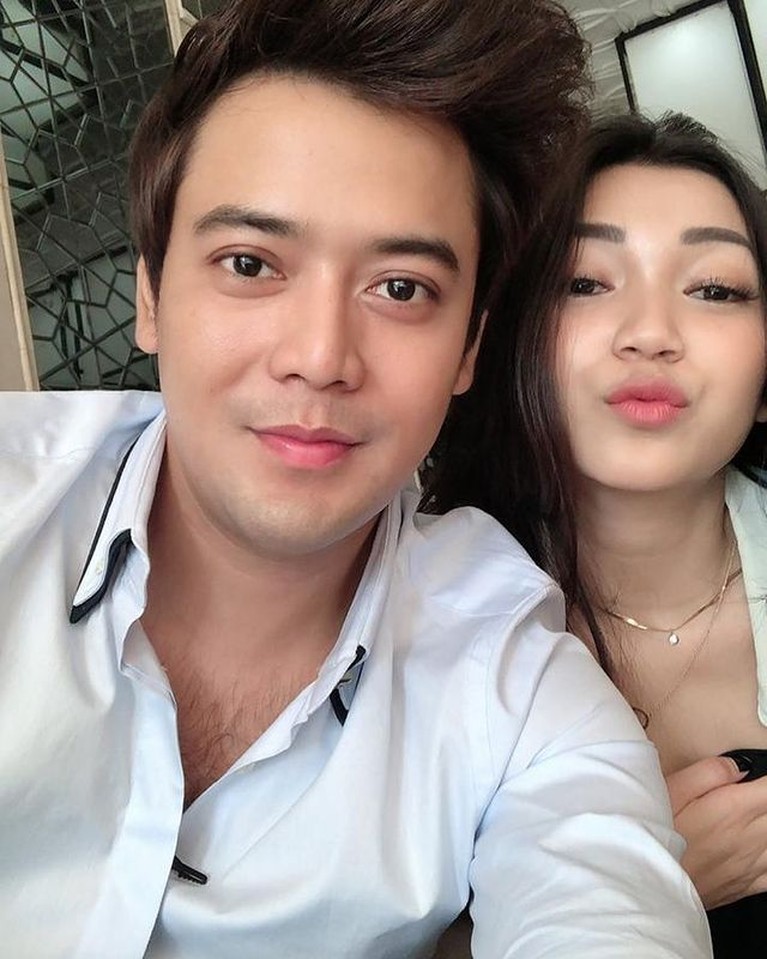 Cyndyana Lorens adik Kriss Hatta yang merupakan seorang eks pramugari mengumumkan bahwa ia memutuskan menjadi mualaf. Yuk intip!
