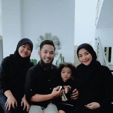 Potret Harmonis Keluarga Uki Eks NOAH yang Jarang Terekspos