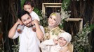 Kehidupan rumah tangga Uki eks NOAH selama ini memang jarang tersorot&period; Yuk kita intip potret harmonisnya&excl;