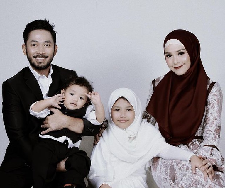 Potret Harmonis Keluarga Uki Eks NOAH Setelah Hengkang Jarang Terekspos Kehidupan rumah tangga Uki eks NOAH selama ini memang jarang tersorot. Yuk kita intip potret harmonisnya!