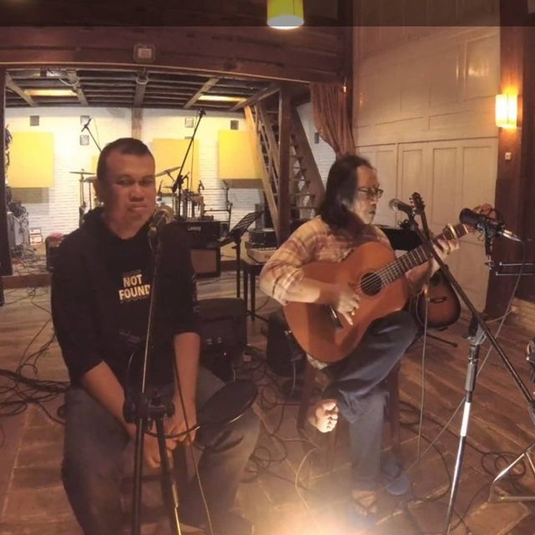 Potret Kenangan Terakhir Andre Manika Sang Legend Pencipta Lagu Kabar duka menyelimuti Tanah Air, Andre Manika sang legend pencipta lagu meninggal dunia pada Kamis (29/7). Yuk kita intip potretnya!