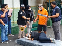 Prarekonstruksi, Kakek Bunuh Istri di Jaksel Lakukan Perbuatan Terencana