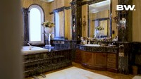 <p>Tak lupa, ini penampakan toilet di rumah Dave yang bikin melongo. Tampak luar biasa, ya. Bagaimana menurut Bunda? (Foto: YouTube: Boy William)</p>