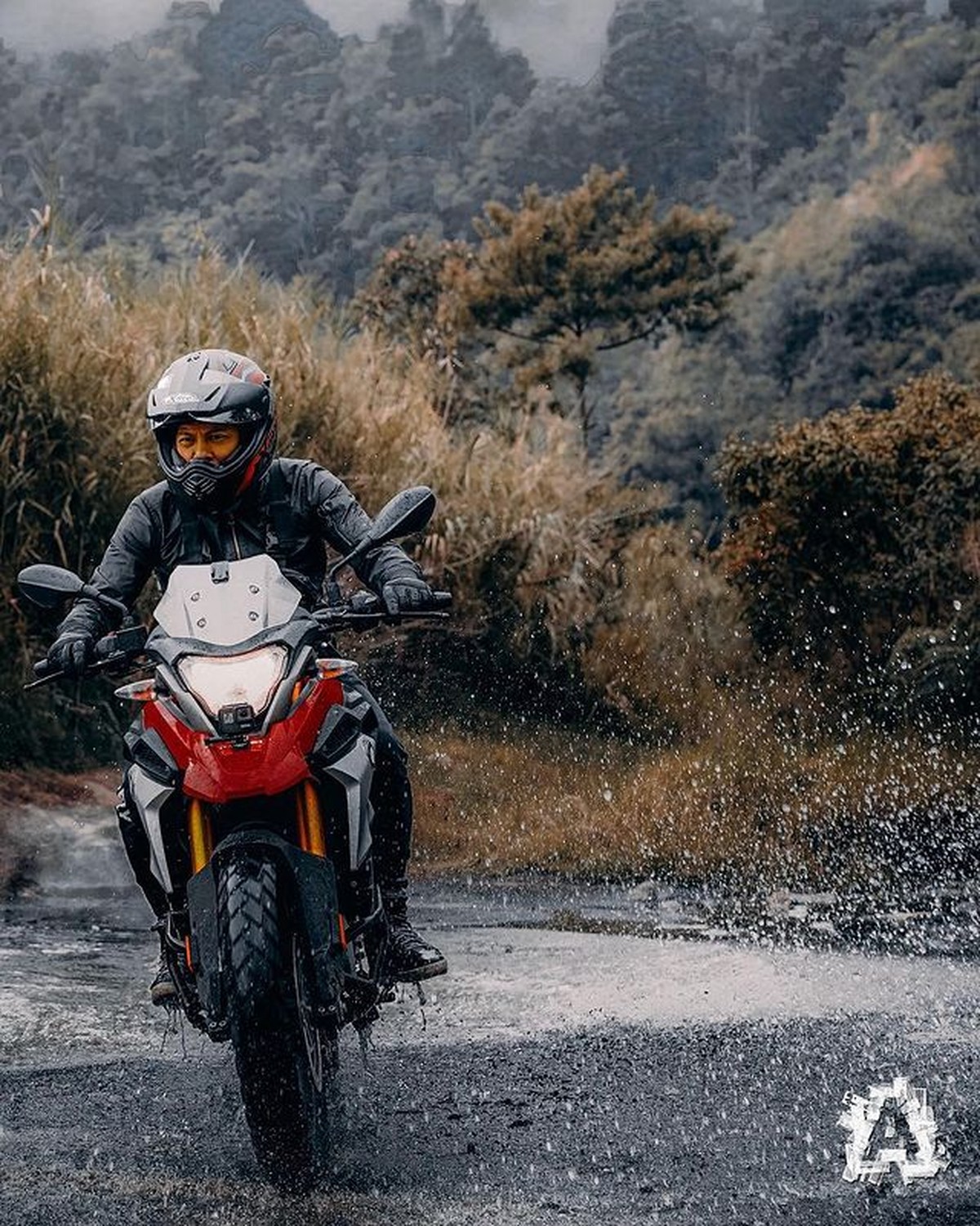 Ariel NOAH terkenal dengan kharismanya&comma; ia juga memiliki banyak hobi&period; Yuk intip potret Ariel dengan hobi-hobinya&excl;