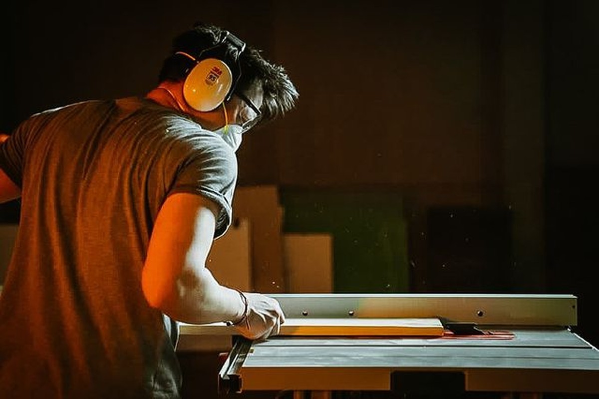 Ariel NOAH terkenal dengan kharismanya&comma; ia juga memiliki banyak hobi&period; Yuk intip potret Ariel dengan hobi-hobinya&excl;