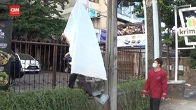 VIDEO: Kafe-Restoran di Bandung Kibarkan Bendera Putih