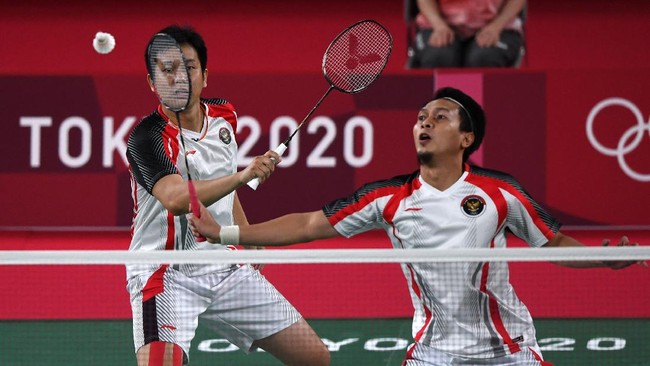 Indonesia mencoba menurunkan komposisi berbeda untuk melawan Aljazair pada laga perdana fase Grup A Thomas Cup 2021, Minggu (10/10) dini hari WIB.