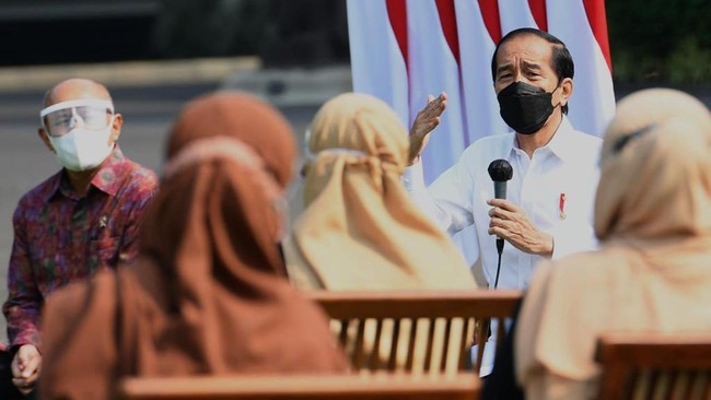 Presiden Jokowi memastikan memberikan dan mempercepat penyaluran bansos di tengah perpanjangan PPKM hingga 9 Agustus di beberapa kabupaten/kota.