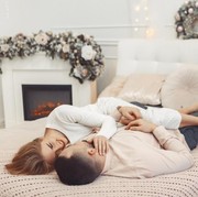 5 Manfaat Berpelukan Setelah Berhubungan Seks yang Bikin Makin Sayang