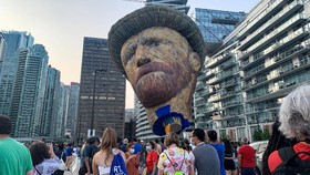 FOTO: Usai Lockdown di Kanada, Van Gogh Raksasa Menyapa