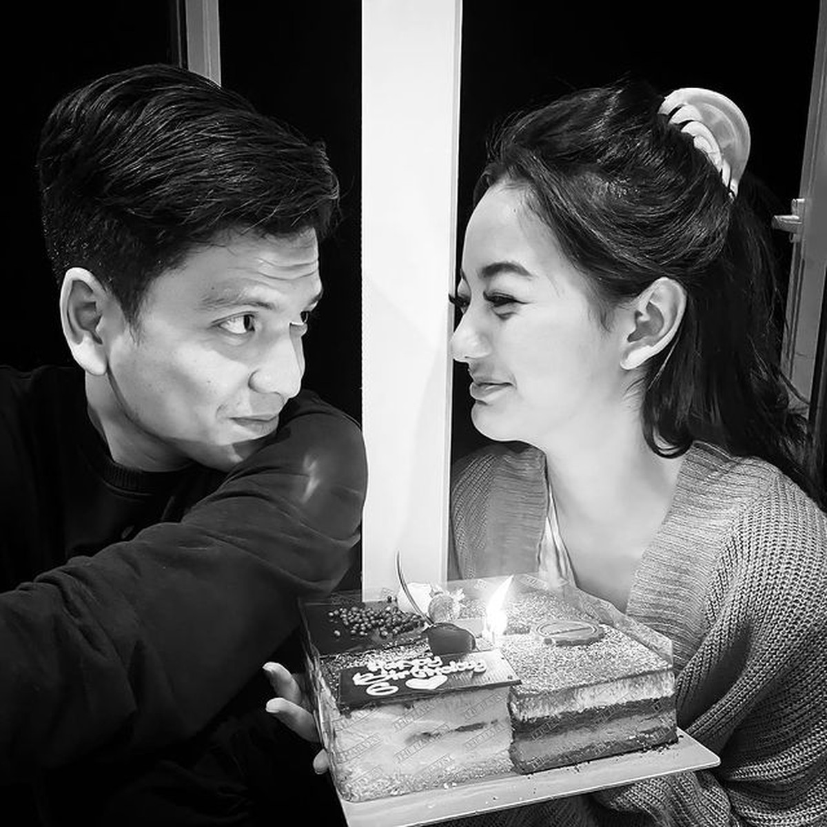 Diduga Cinlok&comma; 8 Foto Mesra Glenca & Rendi Jhon Bikin Baper