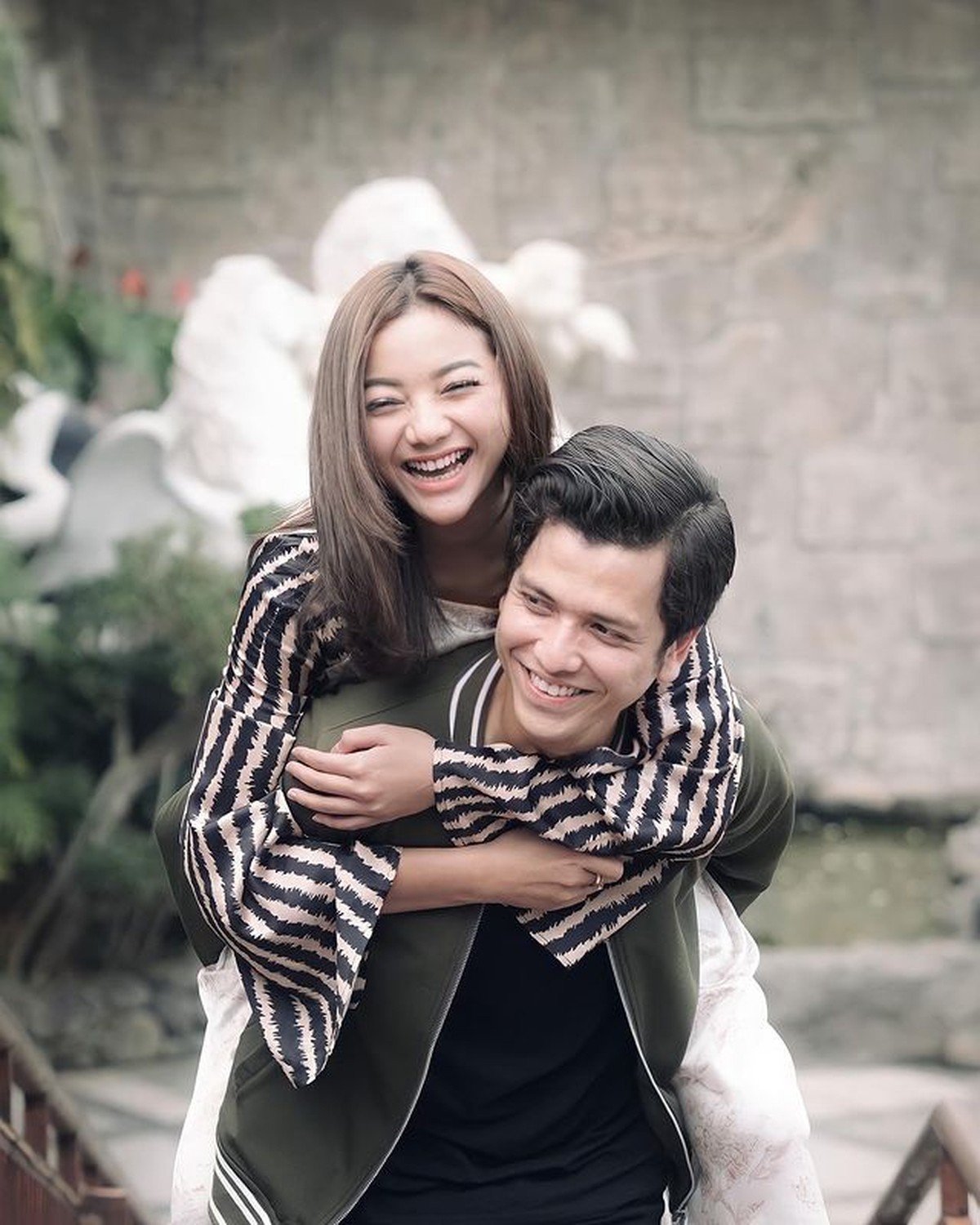 Diduga Cinlok&comma; 8 Foto Mesra Glenca & Rendi Jhon Bikin Baper