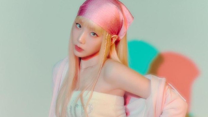 7 Style Era 2000an Taeyeon SNSD di Single Weekend, Konsepnya Unik!