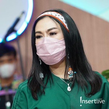 Innalillahi, Iis Dahlia Bawa Kabar Duka