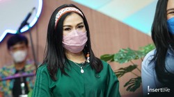 Pengalaman Pahit Iis Dahlia yang Nyaris Kehilangan Perhiasan Mewahnya