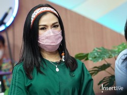 Pengalaman Pahit Iis Dahlia yang Nyaris Kehilangan Perhiasan Mewahnya