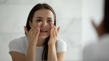 KERINGKAN DENGAN HANDUK LEMBUT DAN PAKAI TONER