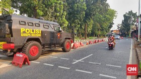 Pos PPKM Lenteng Agung Lengang saat Jumat Petang