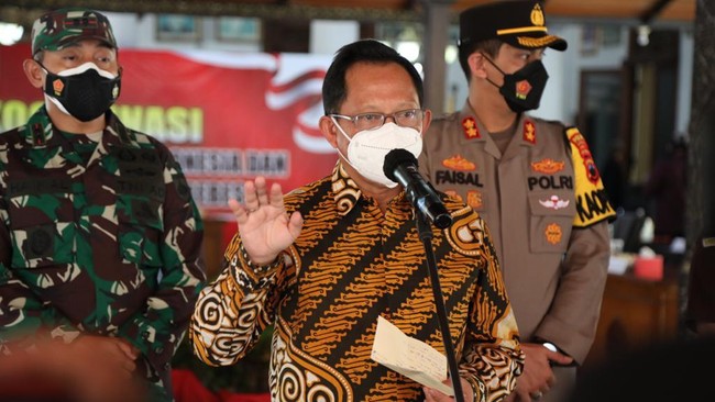 Mendagri Tito Karnavian menyebut Pandemi Covid-19 sebagai krisis yang panjang, namun pemerintah tak boleh jenuh dan justru harus jadi motor penyemangat.