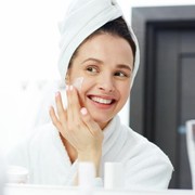 4 Kiat Awet Muda Rekomendasi Para Ahli Kulit, Ternyata Simpel Banget Lho!