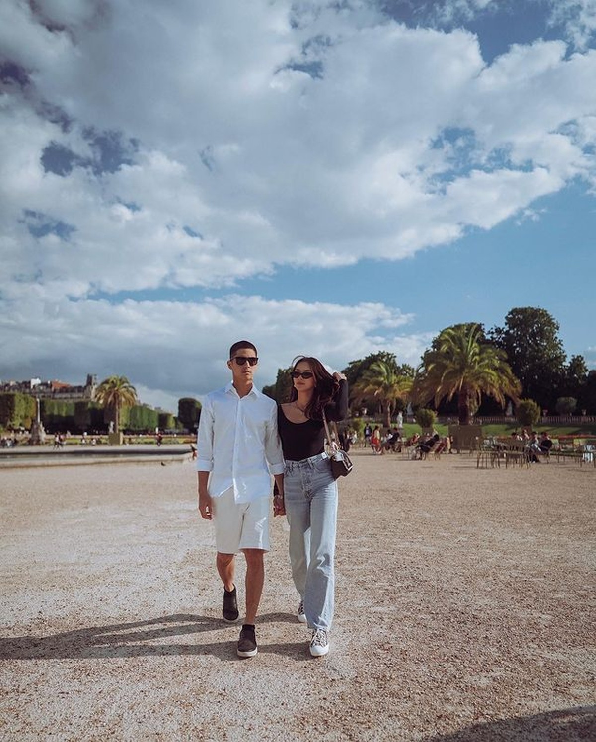 Al Ghazali diketahui bertolak ke Paris untuk menemui dan melepas rindu dengan sang kekasih&comma; Alyssa&period; Yuk intip momen mereka&excl;