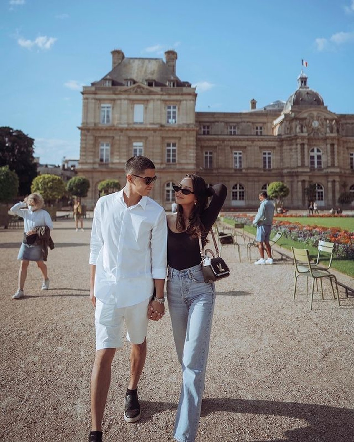 Al Ghazali diketahui bertolak ke Paris untuk menemui dan melepas rindu dengan sang kekasih&comma; Alyssa&period; Yuk intip momen mereka&excl;